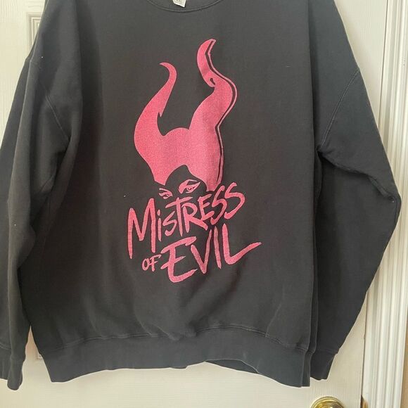 Mistress Of Evil Hot Topic XXL Women’s Sweatshirt - Picture 5 of 12